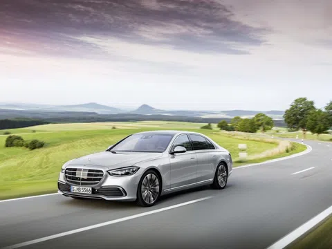 Mercedes-Benz S-Class 2021 gầm rống tại trường đua, chào hàng từ 2,6 tỷ đồng