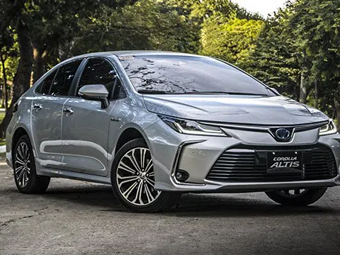 Đánh giá xe Toyota Corolla Altis 2021: Trẻ trung, hấp dẫn hơn