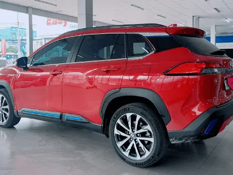 Toyota Corolla Cross 2020 chạy "lướt" giá 978 triệu có phải kèo thơm?