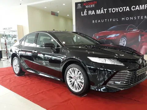 Đại lý giảm giá Toyota Camry 35 triệu đồng