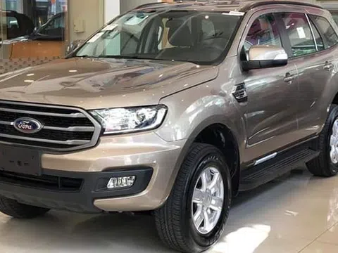 Giá Ford Ranger và Everest tại đại lý giảm mạnh đẩy hàng tồn, bản facelift 2021 xuất hiện tại cảng