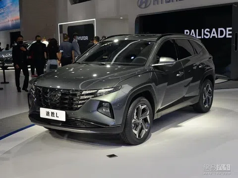 Hyundai Tucson 2021 L mới thân hình kéo dài với màn hình khổng lồ