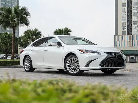 Lexus ES 2021 trình làng thị trường Việt, tăng trang bị, giá vẫn chỉ là 2,45 tỷ đồng