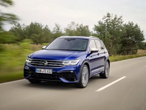 Volkswagen Tiguan 2021 R lên kệ đậm chất xe đua