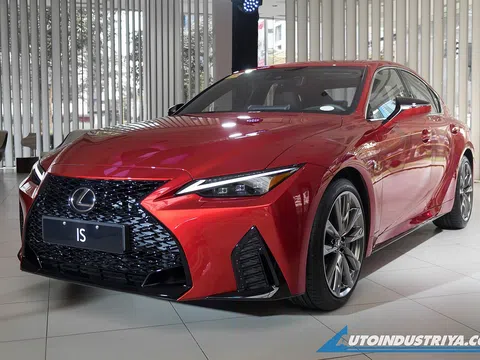 Lexus IS 2021 chào giá 1,6 tỷ đồng