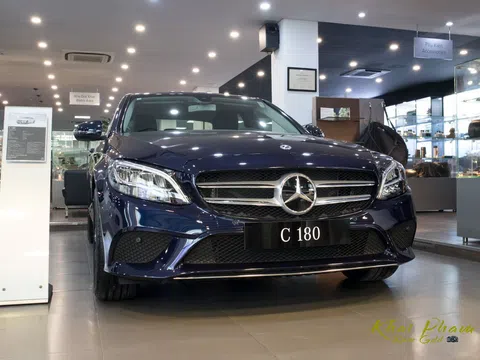 Đại lý Mercedes tung ưu đãi phí 0 đồng trước bạ cho khách mua C180 và E180