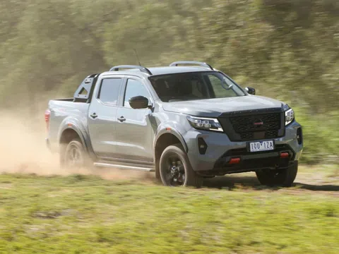 Đánh giá xe Nissan Navara 2021: Nhiều thay đổi đáng giá, đối thủ sừng sỏ của Ford Ranger