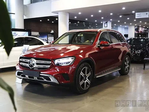 Cận cảnh xe Mercedes-Benz GLC 200 và GLC 200 4Matic 2020 vừa về đại lý