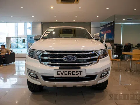 Giữa tâm bão chảy dầu, Ford Everest giảm giá hơn 100 triệu đồng dù vừa nâng cấp trang bị