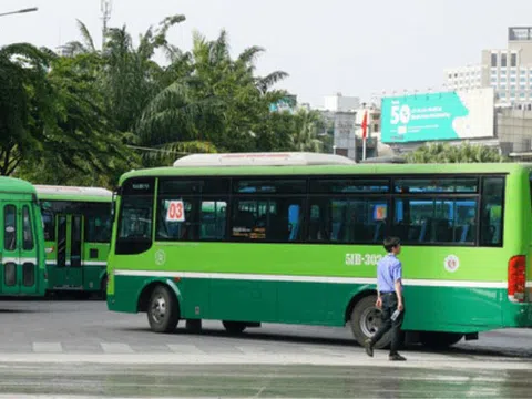 Hà Nội, TP.HCM tạm dừng toàn bộ ô tô trên 9 chỗ từ 30/3