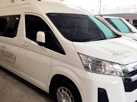 Tặng dịch vụ chạy Toyota Hiace miễn phí, hỗ trợ nhân viên y tế chống Covid-19