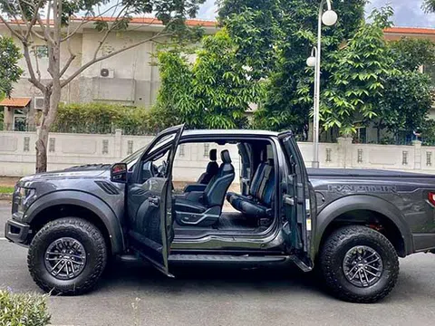 Chi tiết xe Ford F-150 Raptor cửa Rolls-Royce đầu tiên tại Việt Nam