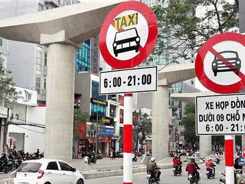 Hà Nội tạm dỡ bỏ biển cấm xe hợp đồng, taxi tại 10 tuyến phố