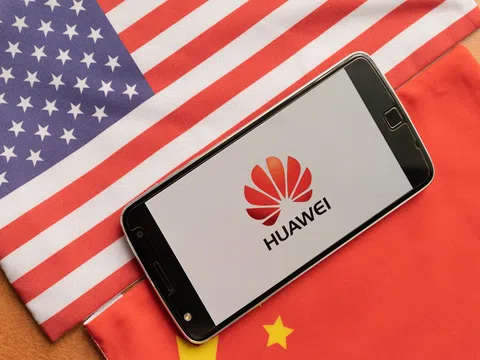 Huawei đương đầu lệnh cấm mới từ Mỹ