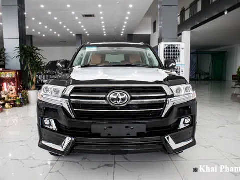 "Bóc tem" xe Toyota Land Cruiser 2020 4 ghế VIP nhập Trung Đông vừa về Việt Nam, nhiều điểm mới