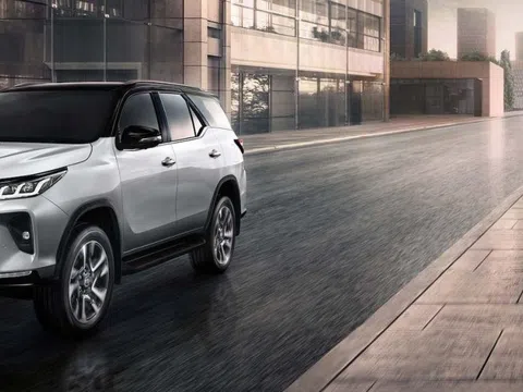 Ảnh chi tiết Toyota Fortuner Legender 2021 hoàn toàn mới vừa mở bán tại Thái Lan