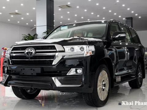 Ảnh chi tiết xe Toyota Land Cruiser 2020 nhập Trung Đông vừa về Việt Nam, giá hơn 9 tỷ đồng