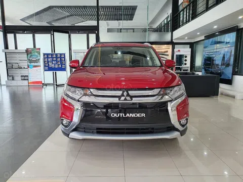 Đại lý phá giá Mitsubishi Outlander 2.4, dân buôn xe cũ lao đao