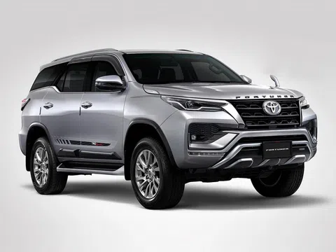 Vừa ra bản mới, Toyota Fortuner 2021 và Hilux tung thêm gói độ TRD thể thao chất lừ