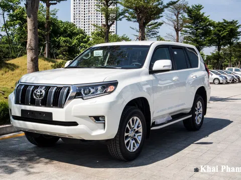 Cận cảnh xe Toyota Land Cruiser Prado 2020 đầu tiền về đại lý, thêm nhiều trang bị