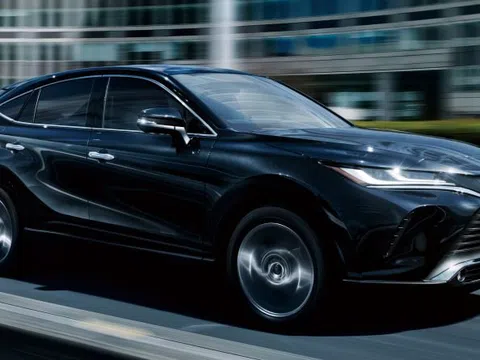 Toyota Harrier 2021 Nhật chào giá 652 triệu đồng