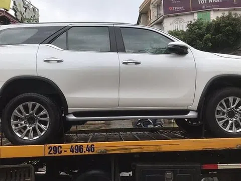 Vừa ra mắt Thái Lan, Toyota Fortuner nâng cấp đã xuất hiện không che tại Việt Nam