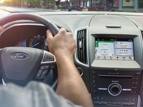 Hệ thống SYNC của Ford hiểu các khẩu lệnh của người dùng bằng cách nào?