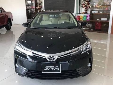 Đại lý dọn kho xả hàng tồn Toyota Corolla Altis cả trăm triệu đồng