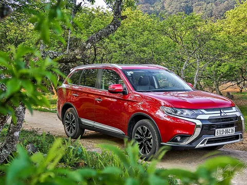 Mitsubishi Outlander 2020 2.4 CVT Premium chính thức được giới thiệu, giá 1,058 tỷ dồng