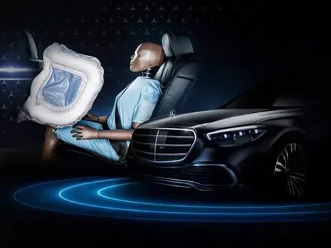 Chơi trội, Mercedes-Benz S-Class 2021 gắn thêm túi khí cho ghế sau