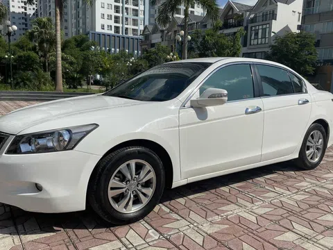 Honda Accord 2010 nhập khẩu bán lại ngang Toyota Vios mới