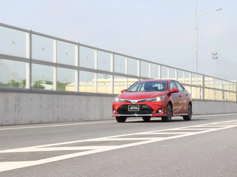 Giá lăn bánh Toyota Corolla Altis 2020