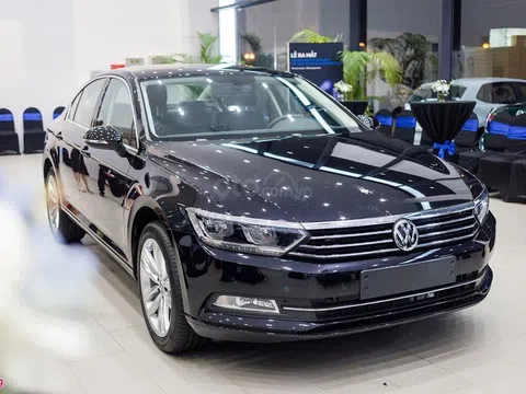 Volkswagen Passat ưu đãi khủng 177 triệu trong tháng 8