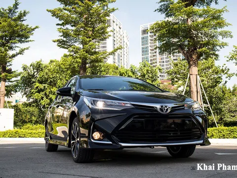 Toyota Corolla Altis 2020 về đại lý: Thêm trang bị, giảm giá bán quyết đấu Mazda 3 