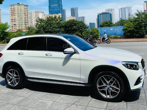 Mercedes-Benz GLC 300 4Matic 2017 rao bán 1,68 tỷ đồng với ODO 10.000 km