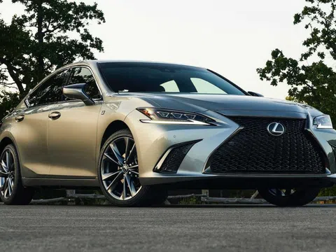 Lexus ES 2021 facelift chào giá từ 925 triệu đồng