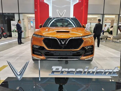Những hình ảnh đầu tiên xe VinFast President tại đại lý chính hãng