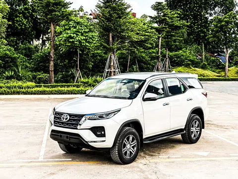 Toyota Fortuner nâng cấp mới ra mắt thị trường Việt, giá khởi điểm từ 995 triệu đồng