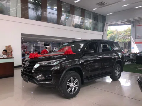 Giá lăn bánh Toyota Fortuner 2021 giảm hàng chục triệu