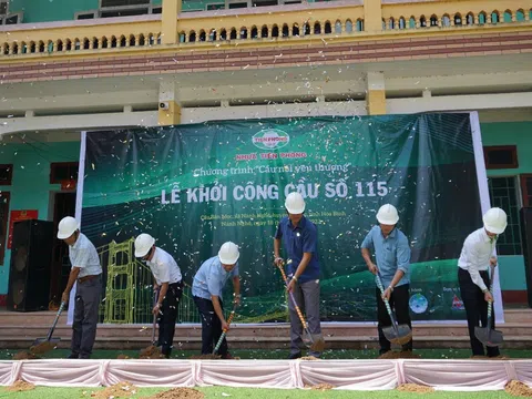 Công ty Nhựa Tiền Phong tặng cây cầu thứ 115 cho người dân nghèo tỉnh Hòa Bình
