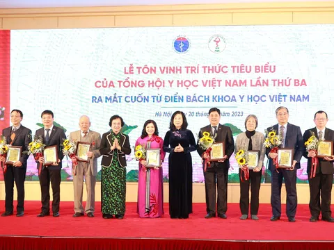 Tôn vinh 61 trí thức tiêu biểu của Tổng hội Y học Việt Nam