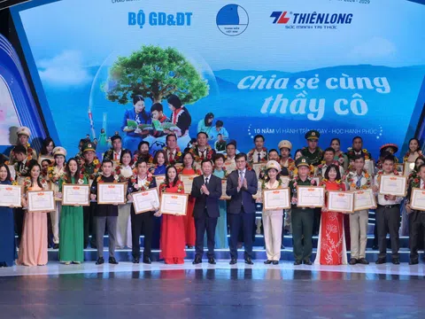 “Chia sẻ cùng thầy cô” năm 2024: Vinh danh 60 thầy cô giáo tiêu biểu trên mọi miền Tổ quốc