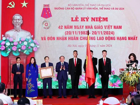 Trường Cán bộ quản lý Văn hoá, Thể thao và Du lịch đón nhận Huân chương Lao động hạng Nhất