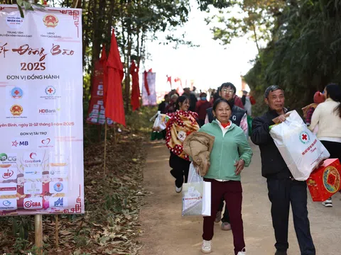 Mang Tết sớm đến đồng bào vùng cao huyện Nguyên Bình, tỉnh Cao Bằng