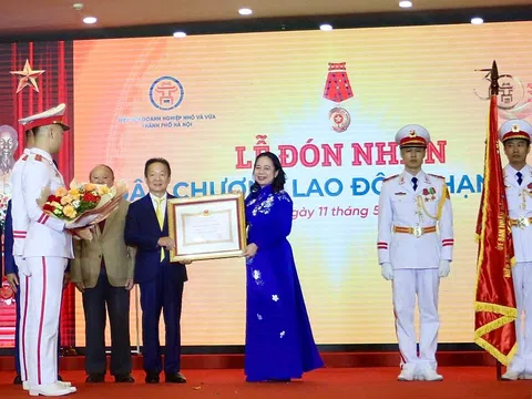 HANOISME đón nhận Huân chương Lao động hạng Nhất