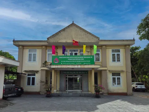 Phiên giao dịch đầu tiên của PGD Ngân hàng CSXH Hải Lăng tại xã Vĩnh Định, tỉnh Quảng Trị: Gắn kết người dân với dòng vốn ưu đãi