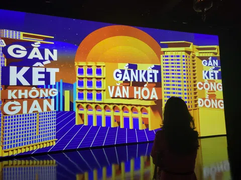 Hành trình “chạm” để lắng nghe, thấu hiểu, đánh thức cảm xúc sống