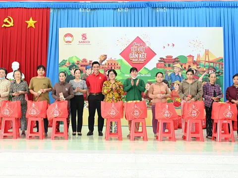 SABECO cùng Uỷ ban Trung ương MTTQ Việt Nam trao tặng 300 phần quà cho người dân tỉnh Đồng Tháp
