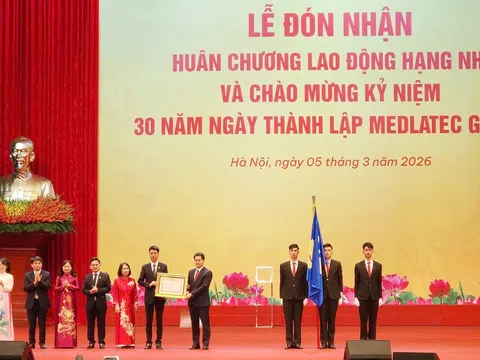 Medlatec đón nhận Huân chương Lao động hạng Nhì, đánh dấu 30 năm phát triển