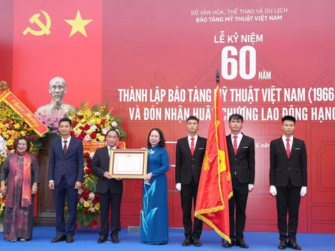 Bảo tàng Mỹ thuật Việt Nam đón nhận Huân chương Lao động hạng Ba